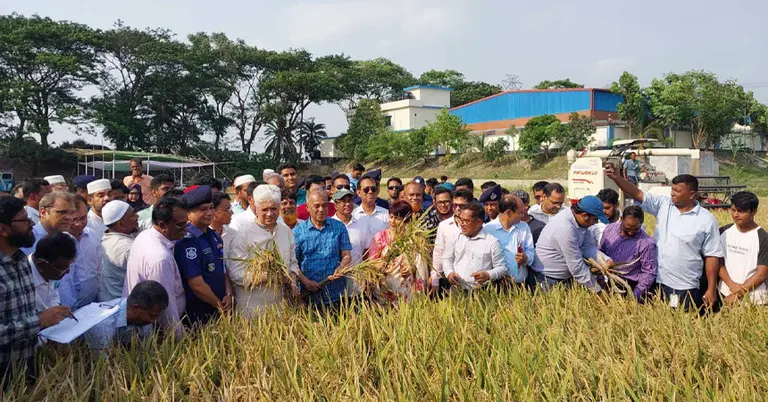কৃষকদের সাথে কৃষি উপদেষ্টা